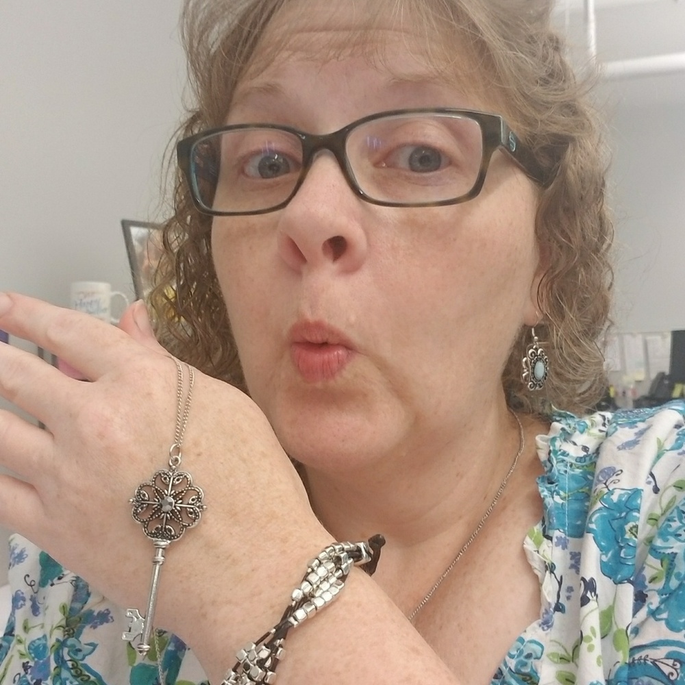 Meet your Posher, Jennifer